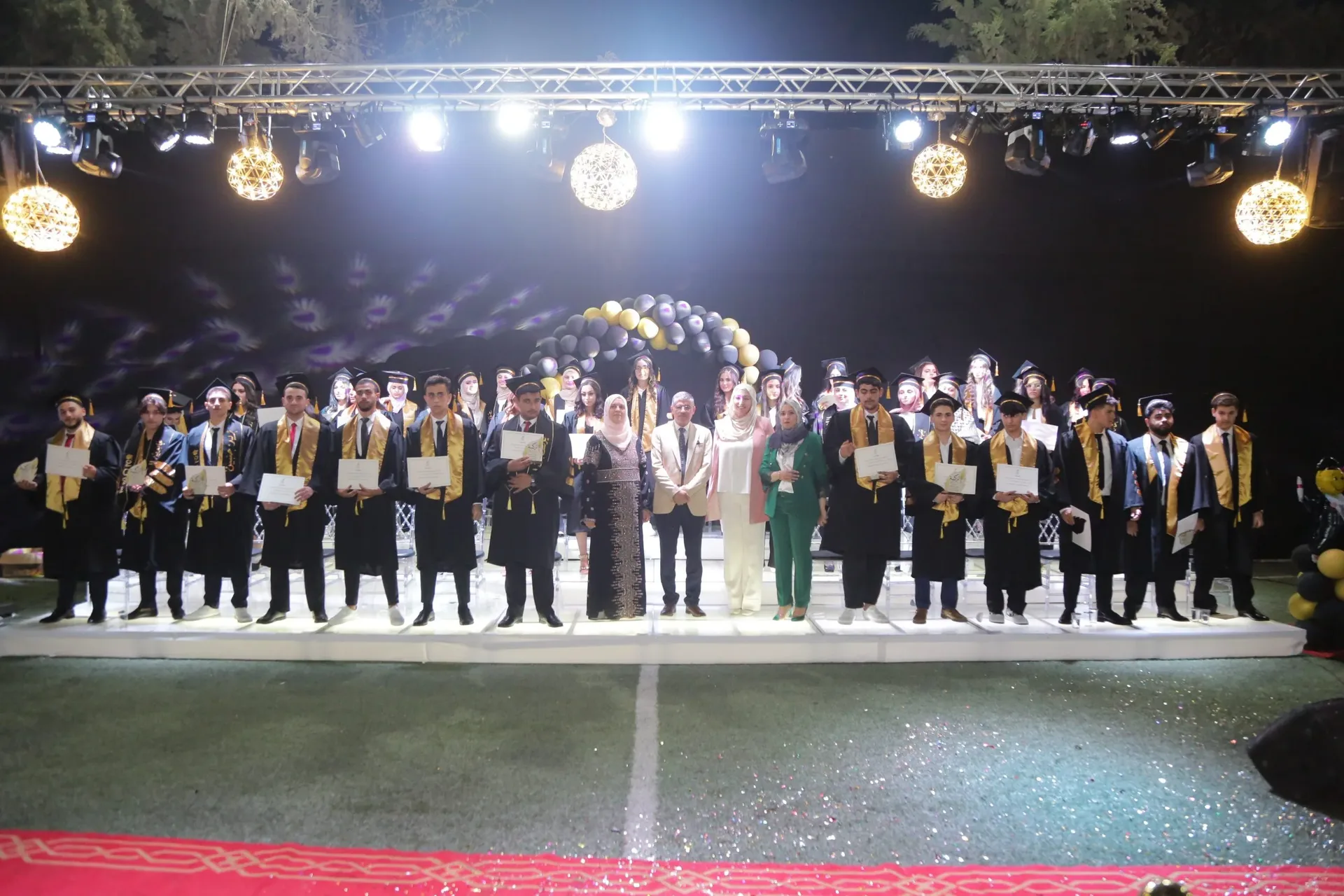 طلبة أكاديمية تزكية الدولية في حفل مدرسي